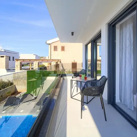 Rosa Apartment
